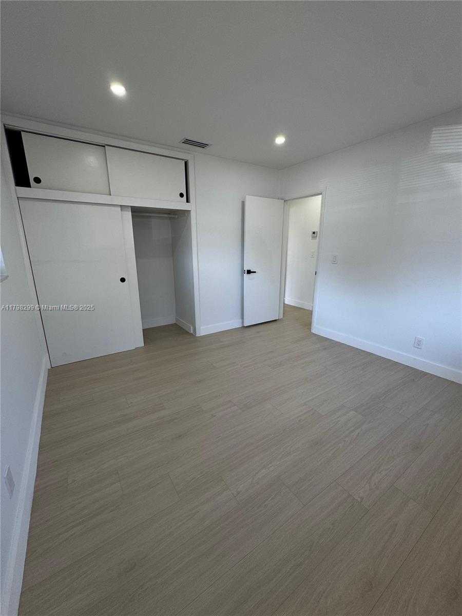 Small Image of 421 SOUTH WEST 11TH AVE, Hallandale Beach Number 8
