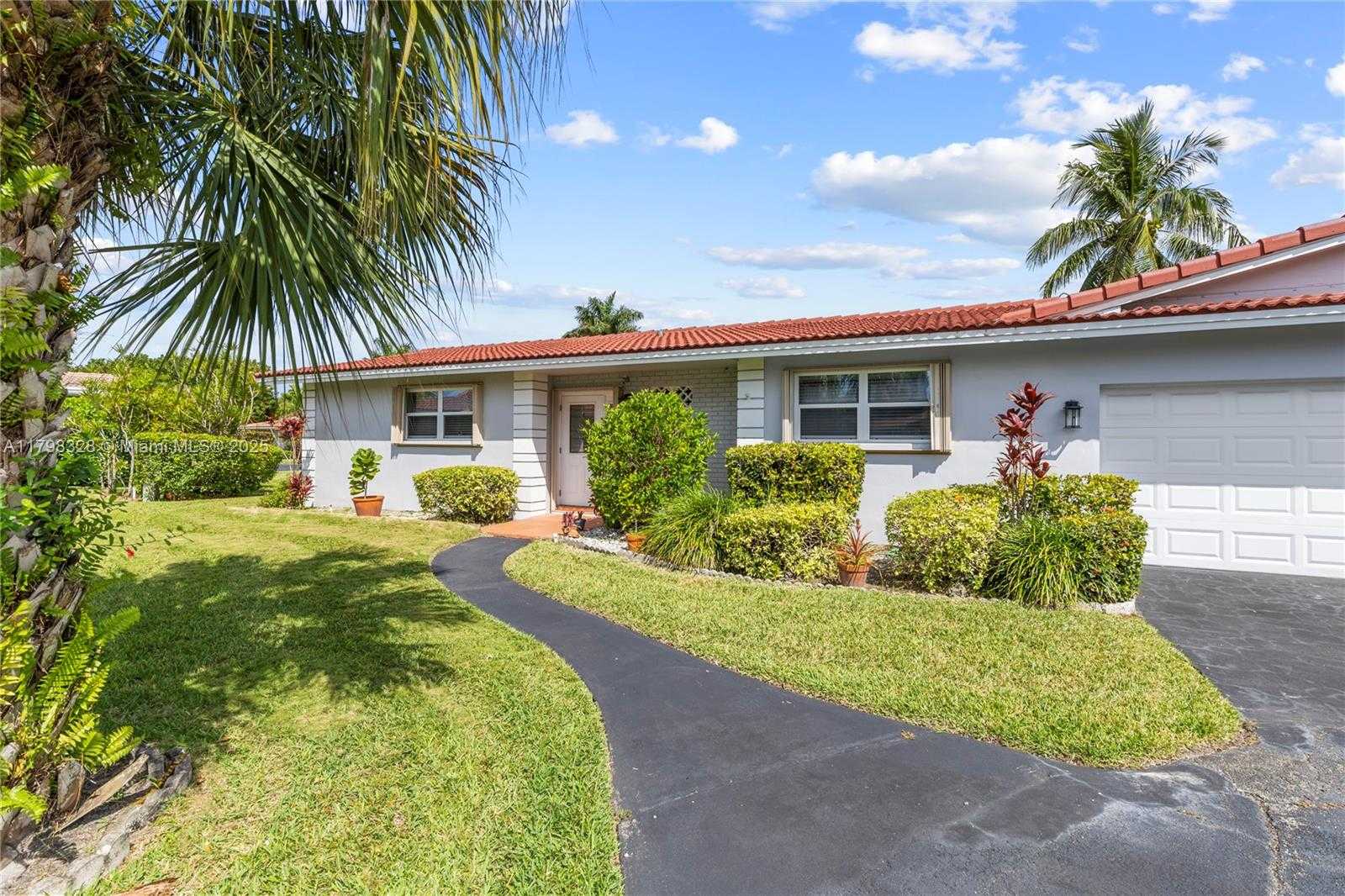 Small Image of 7185 EAST TROPICAL WAY, Plantation Number 2