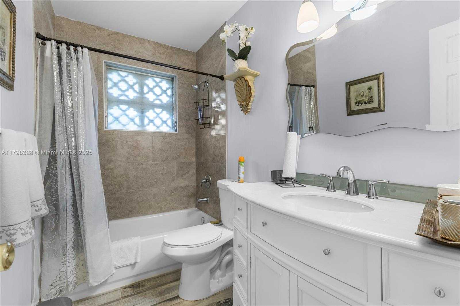 Small Image of 7185 EAST TROPICAL WAY, Plantation Number 25