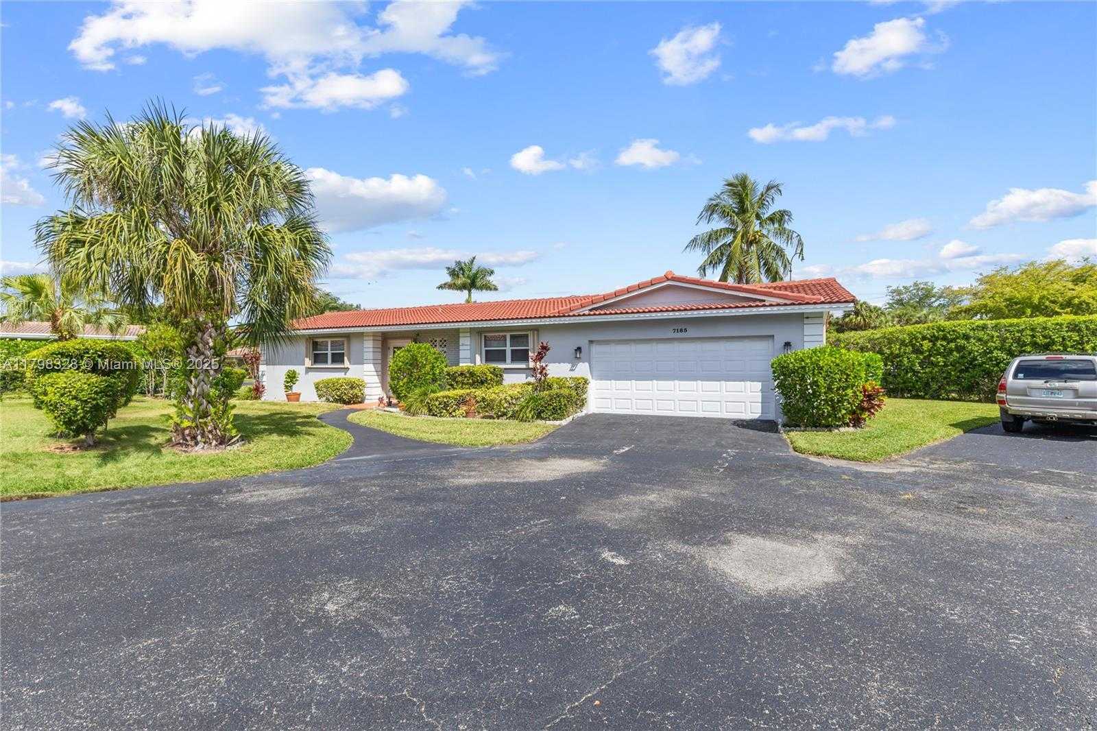 Small Image of 7185 EAST TROPICAL WAY, Plantation Number 3