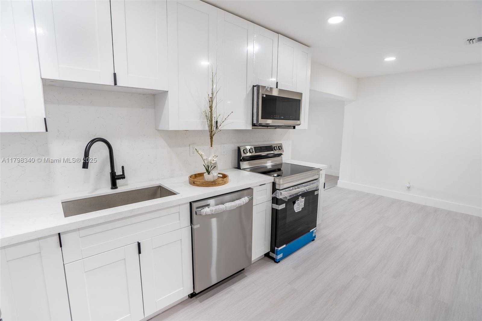 Small Image of 3531 NORTH WEST 26TH ST, Lauderdale Lakes Number 10