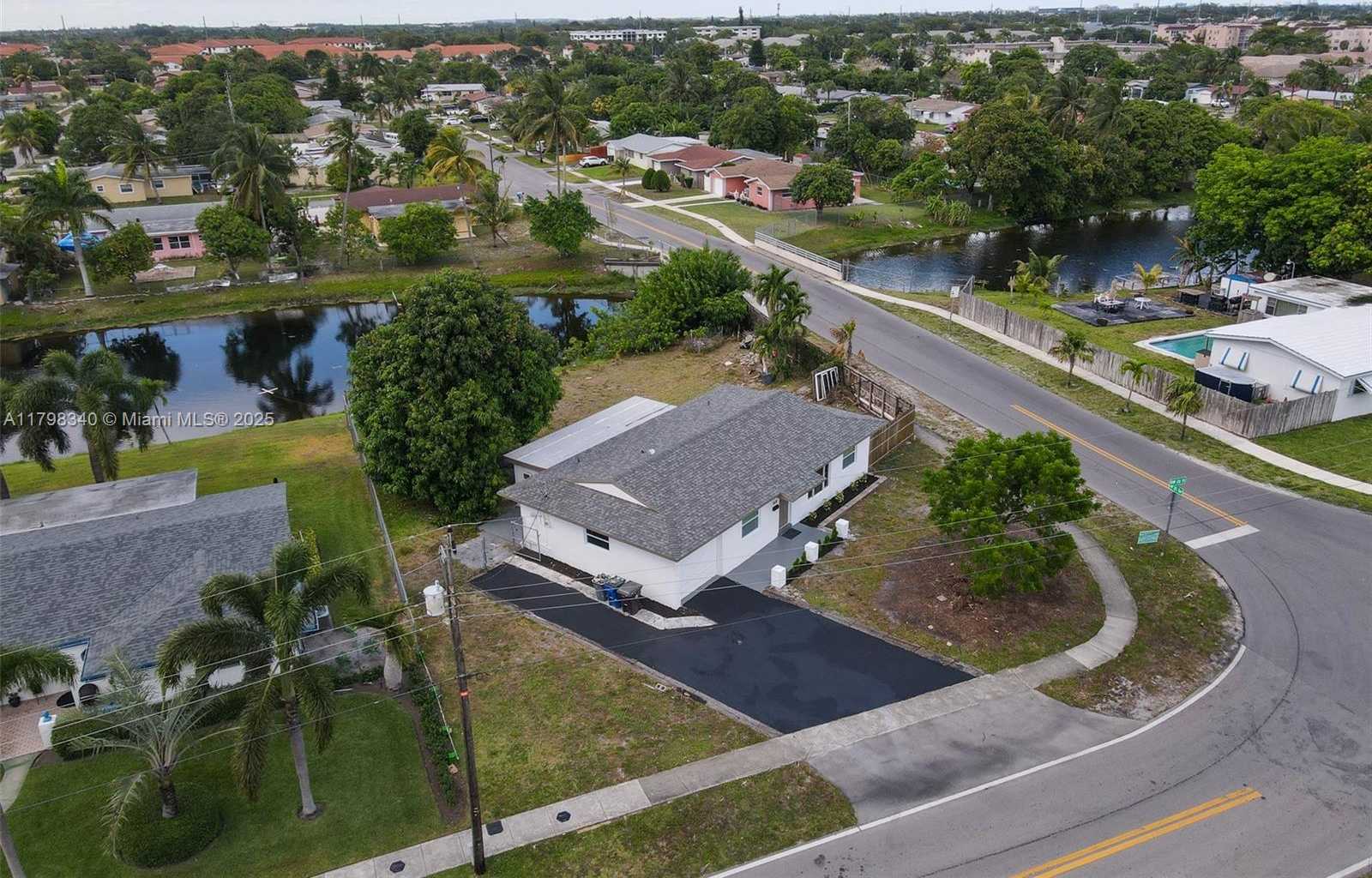 Small Image of 3531 NORTH WEST 26TH ST, Lauderdale Lakes Number 2