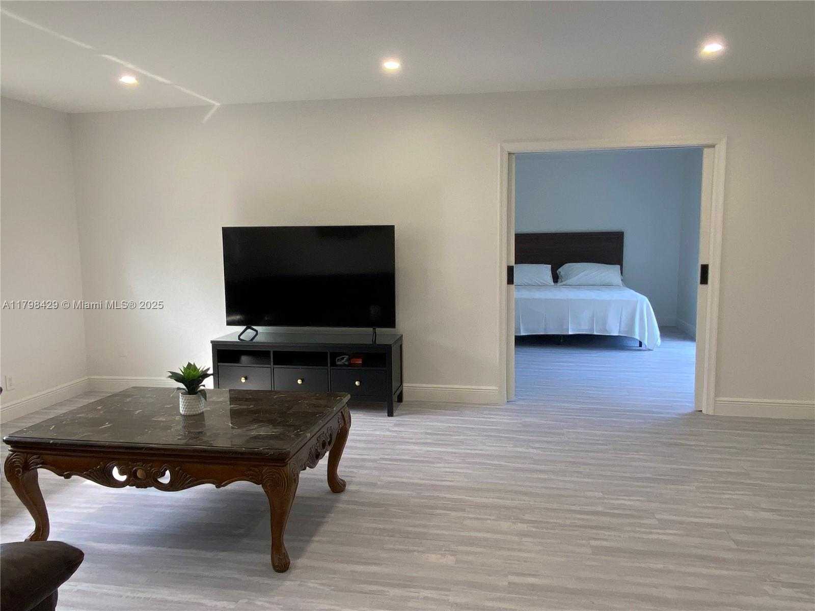 Small Image of 810 SOUTH WEST 66TH AVE, Plantation Number 11