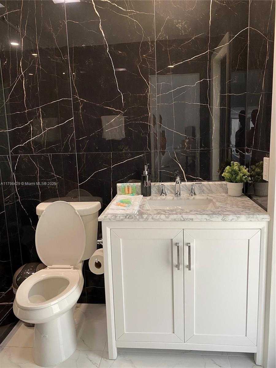 Small Image of 810 SOUTH WEST 66TH AVE, Plantation Number 13