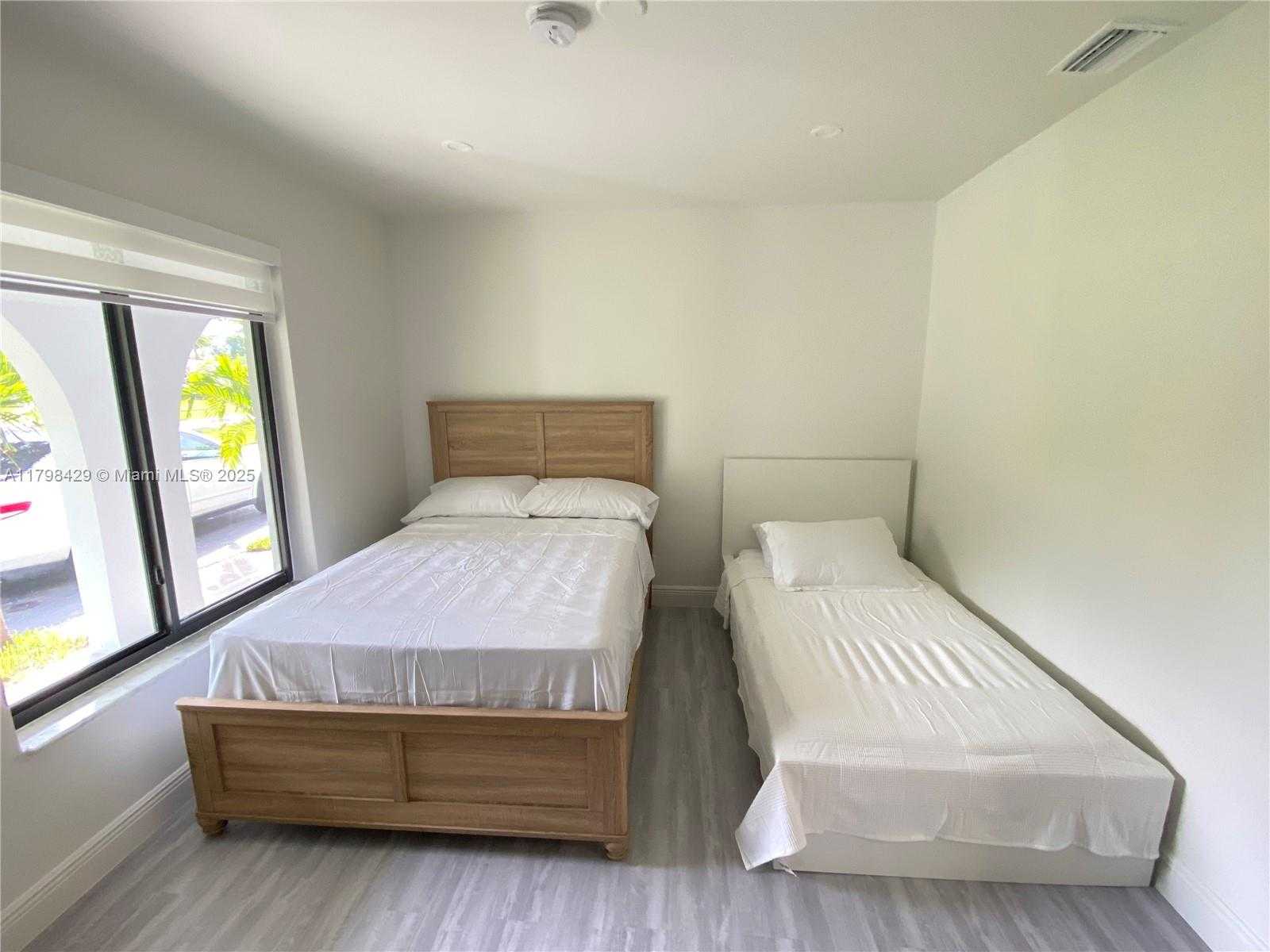 Small Image of 810 SOUTH WEST 66TH AVE, Plantation Number 18