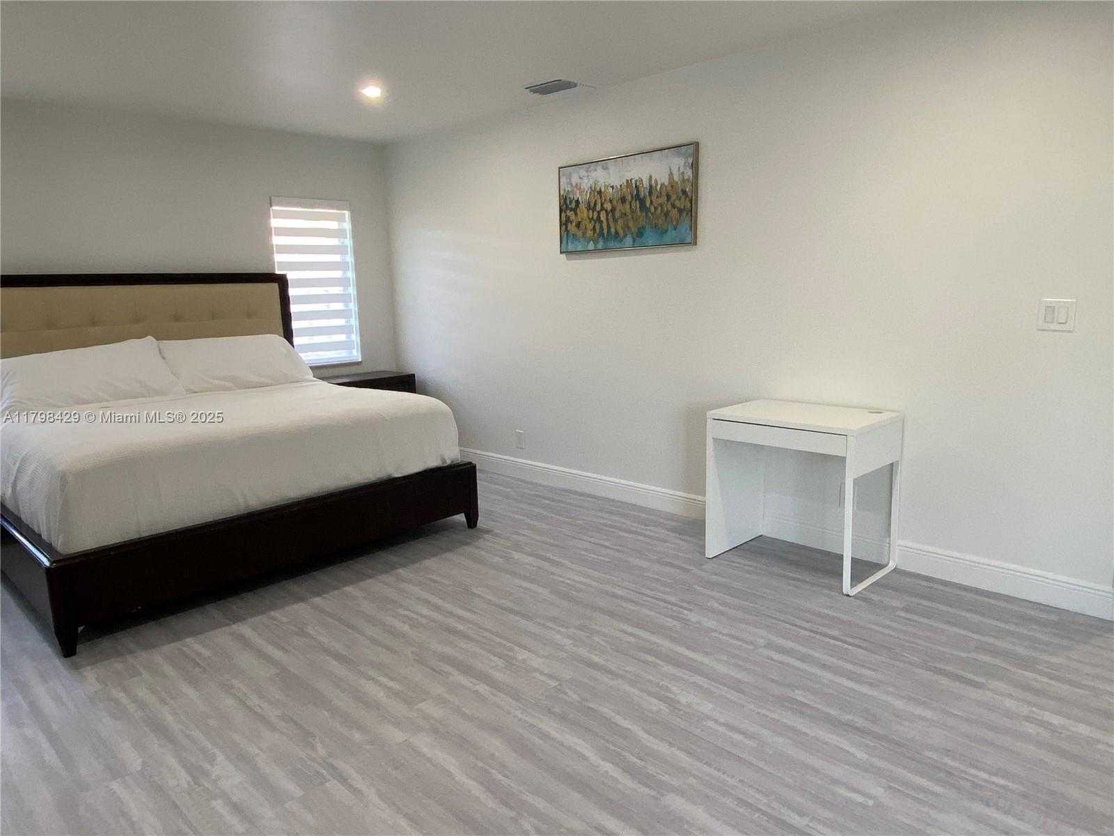 Small Image of 810 SOUTH WEST 66TH AVE, Plantation Number 24