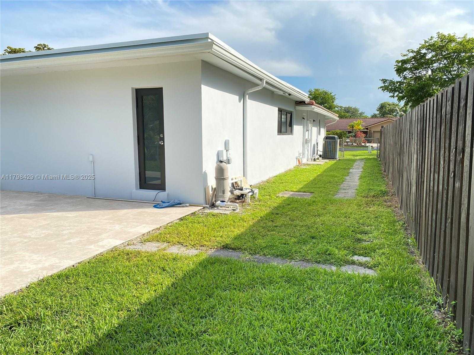 Small Image of 810 SOUTH WEST 66TH AVE, Plantation Number 37
