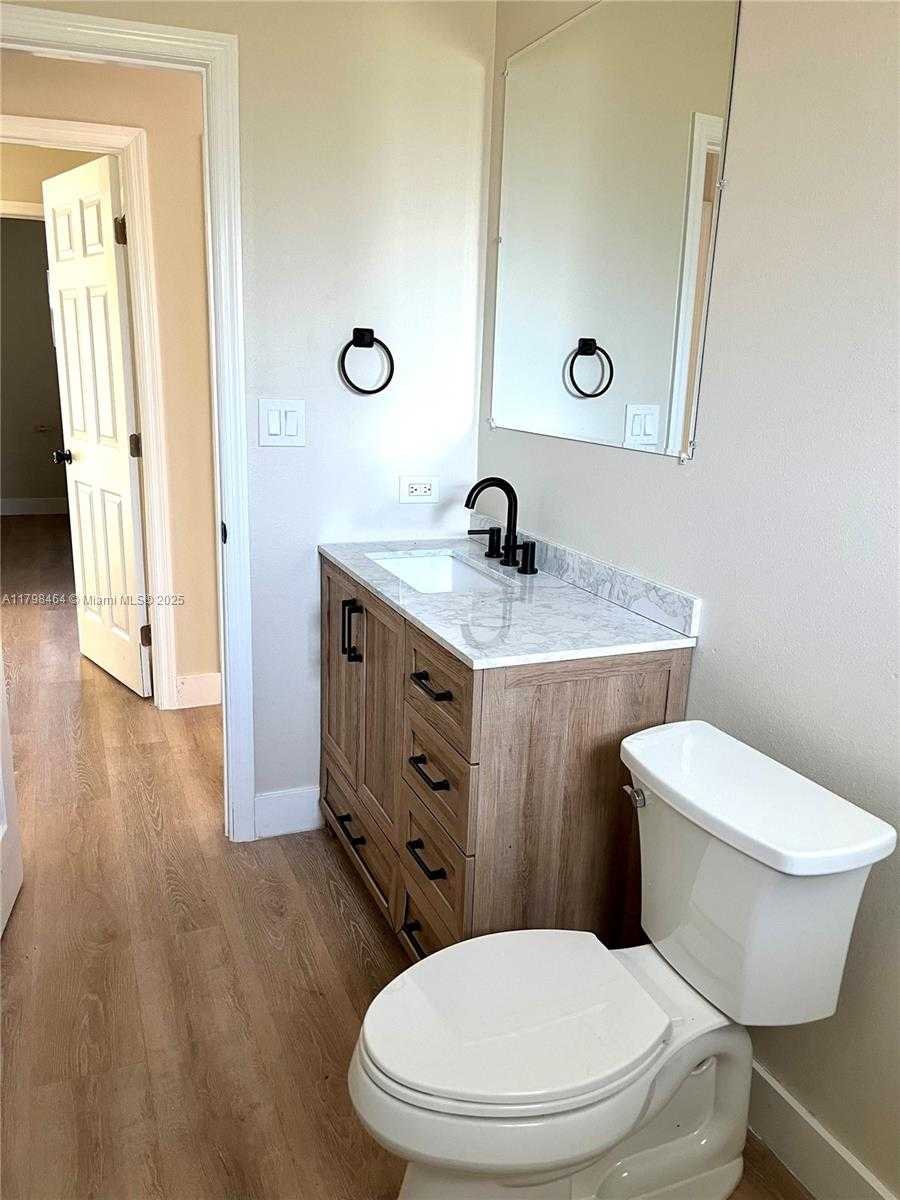 Small Image of 1300 WAITE DR, Fort Myers Number 12