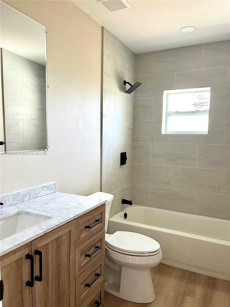 Small Image of 1300 WAITE DR, Fort Myers Number 13