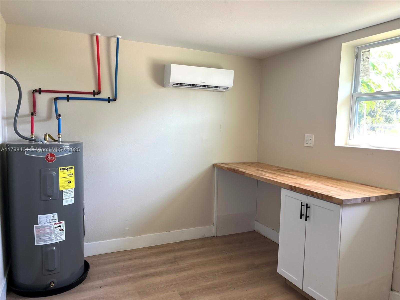 Small Image of 1300 WAITE DR, Fort Myers Number 14