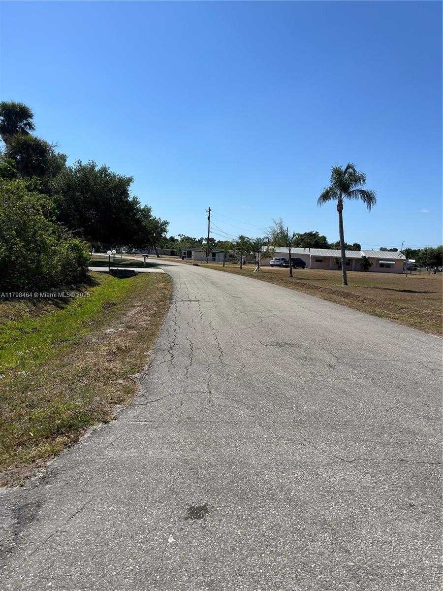 Small Image of 1300 WAITE DR, Fort Myers Number 16