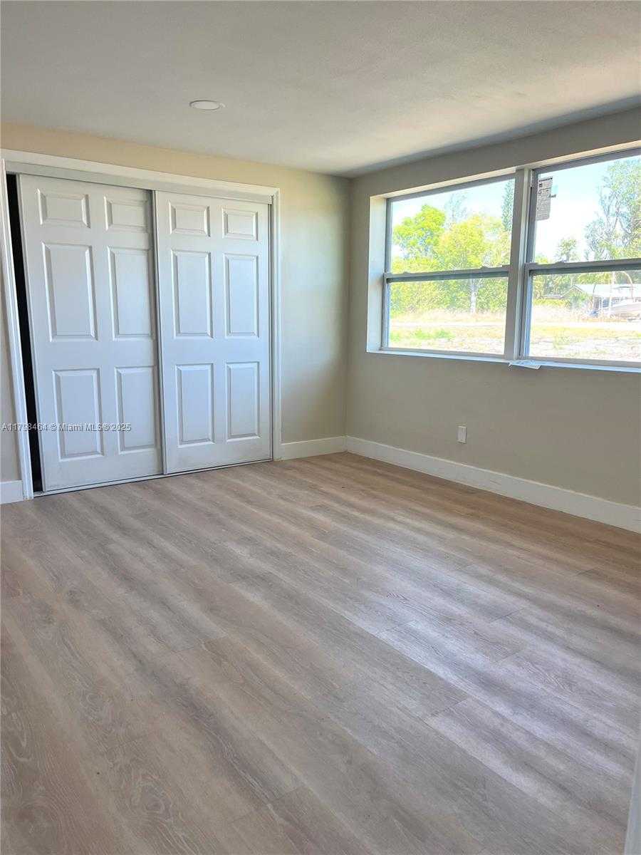 Small Image of 1300 WAITE DR, Fort Myers Number 4