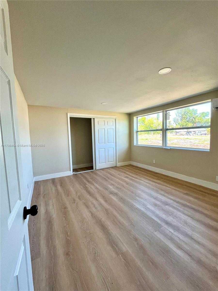 Small Image of 1300 WAITE DR, Fort Myers Number 5
