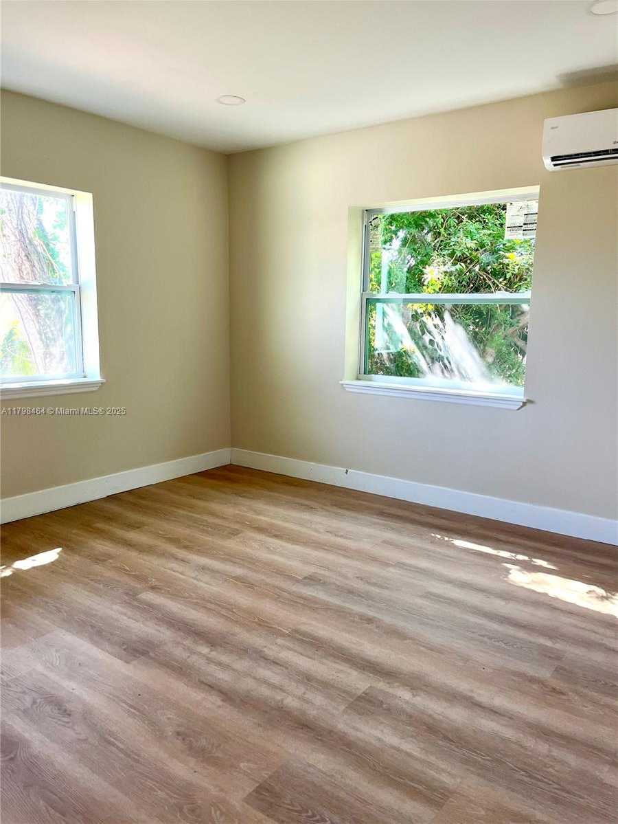 Small Image of 1300 WAITE DR, Fort Myers Number 7