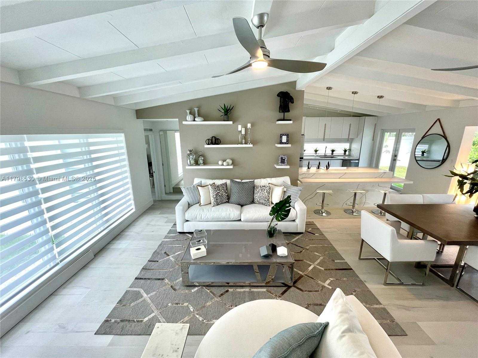 Small Image of 2424 TORTUGAS LN, Fort Lauderdale Number 11