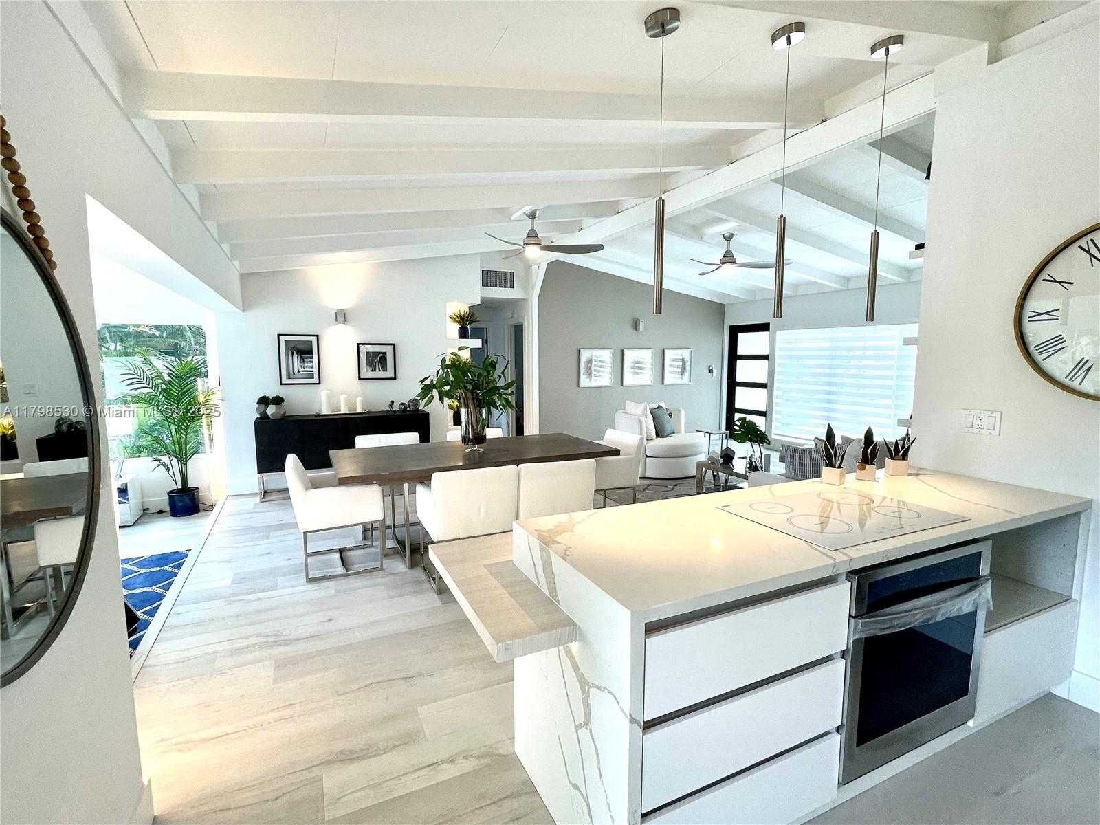 Small Image of 2424 TORTUGAS LN, Fort Lauderdale Number 14