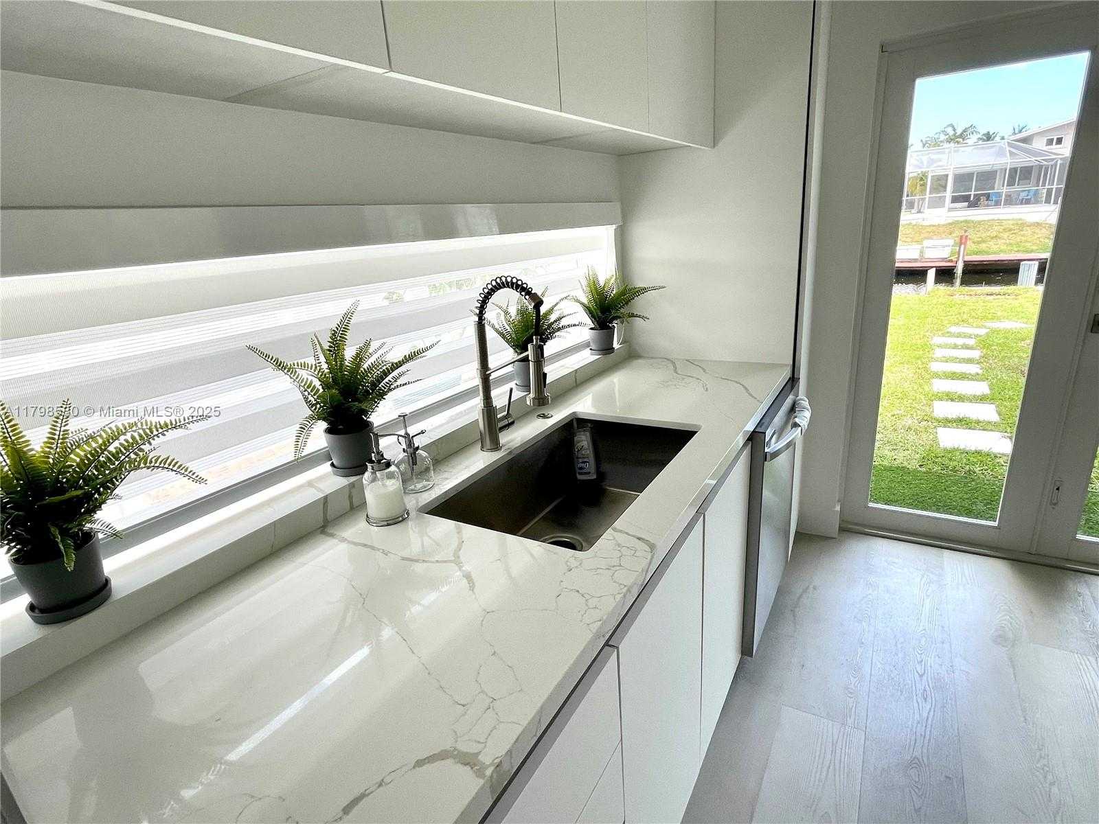 Small Image of 2424 TORTUGAS LN, Fort Lauderdale Number 18
