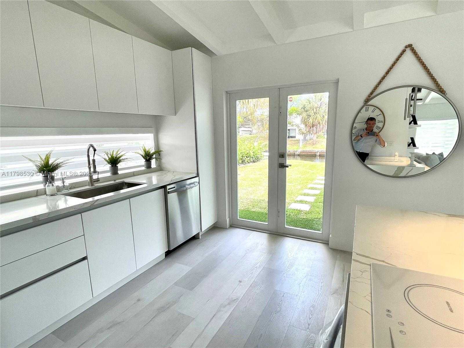 Small Image of 2424 TORTUGAS LN, Fort Lauderdale Number 19