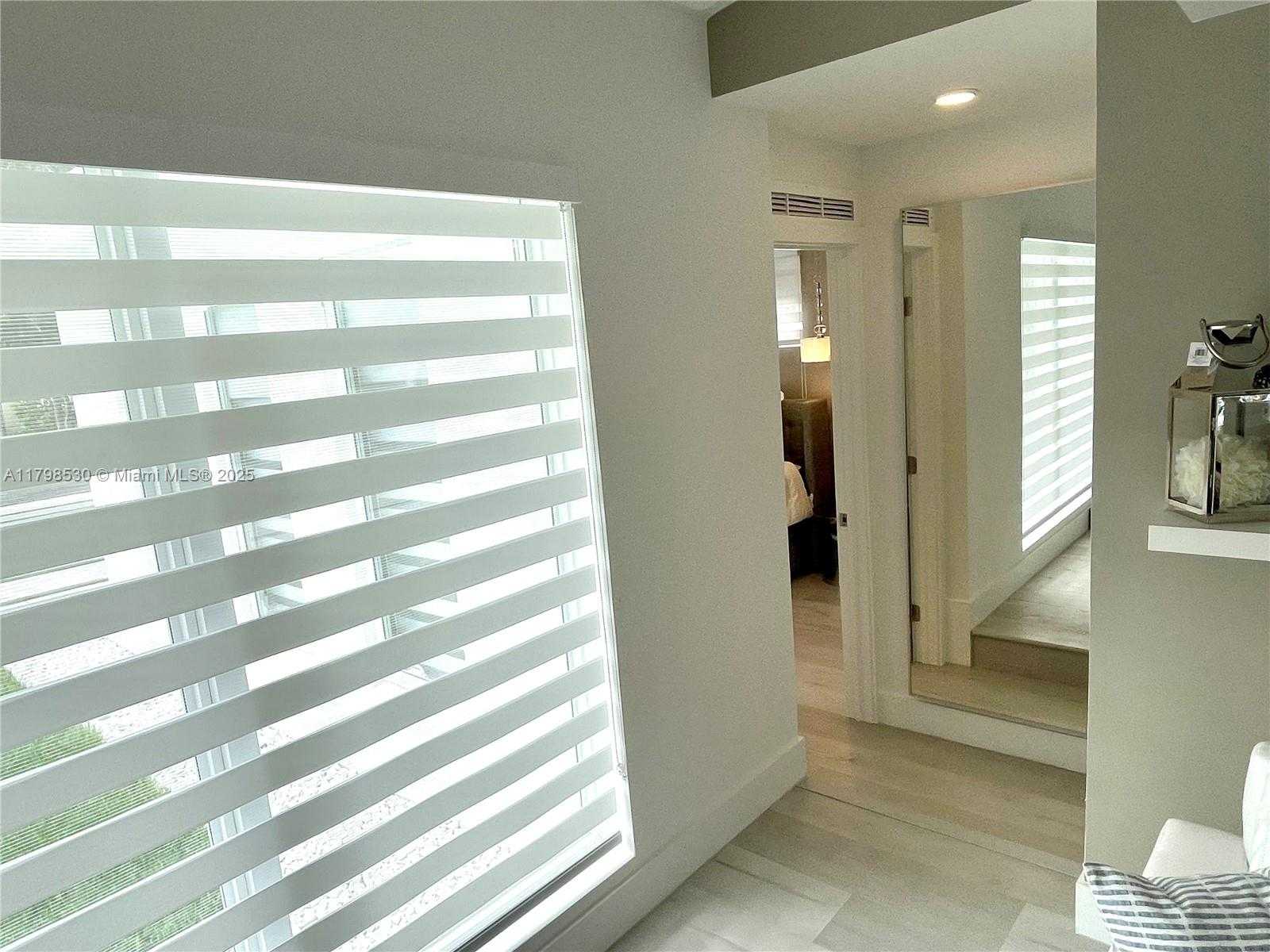 Small Image of 2424 TORTUGAS LN, Fort Lauderdale Number 26