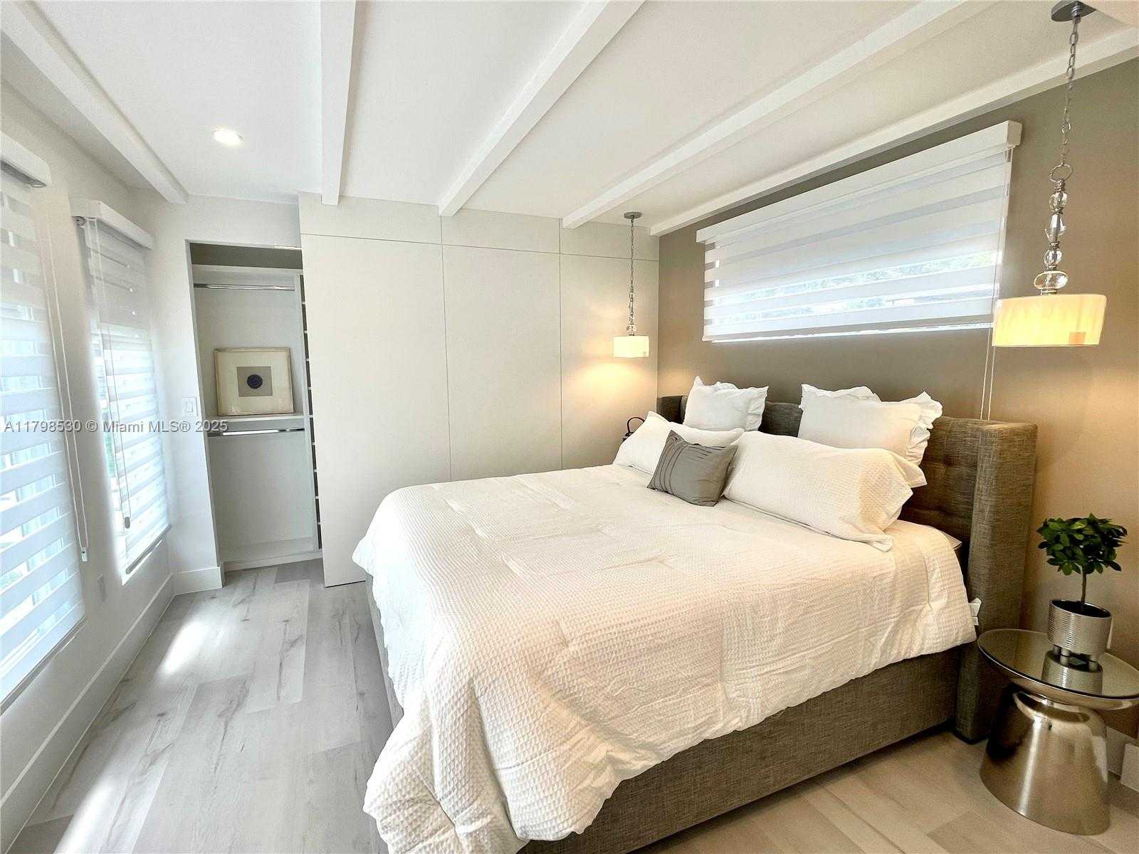 Small Image of 2424 TORTUGAS LN, Fort Lauderdale Number 27