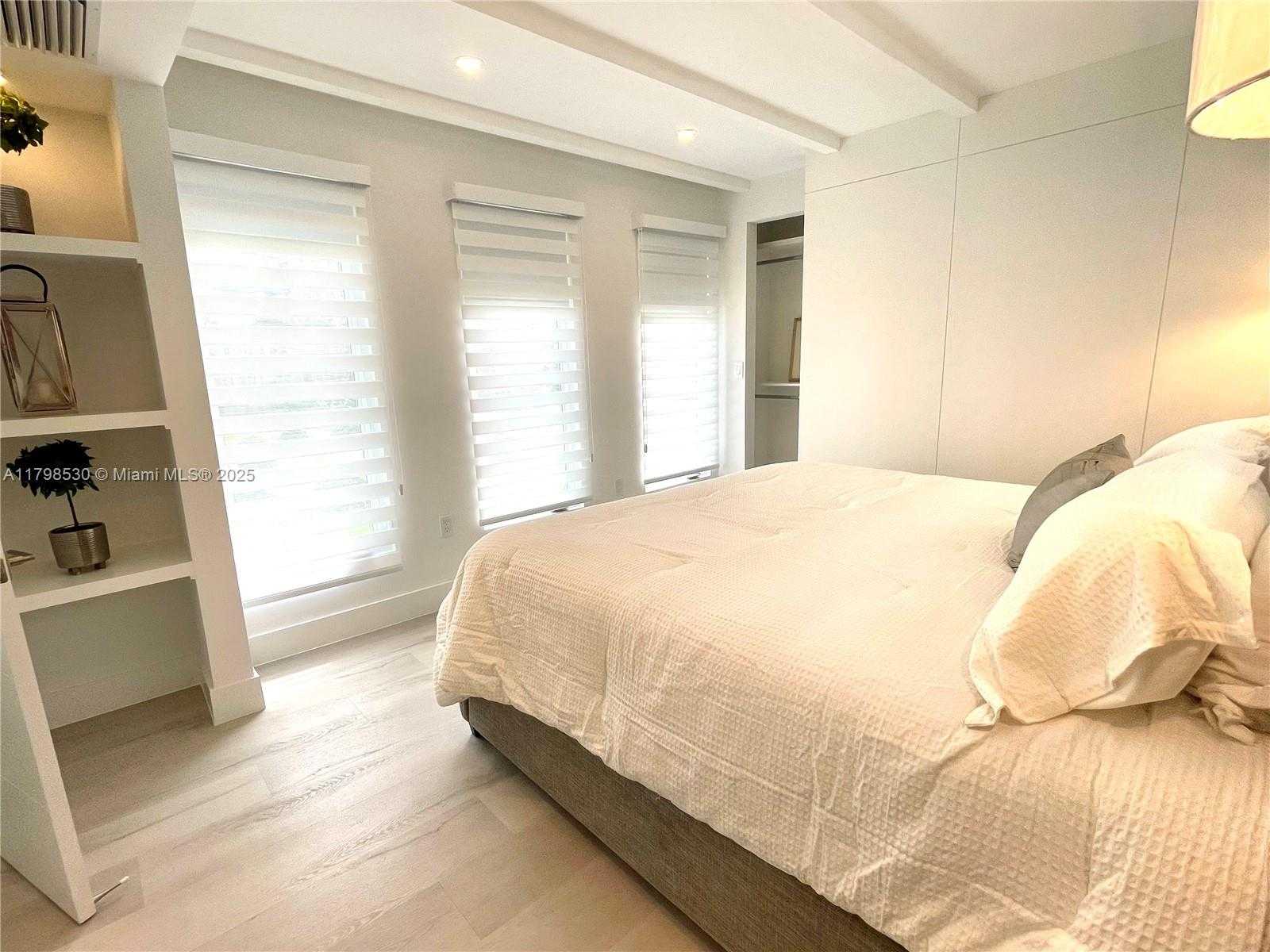 Small Image of 2424 TORTUGAS LN, Fort Lauderdale Number 28