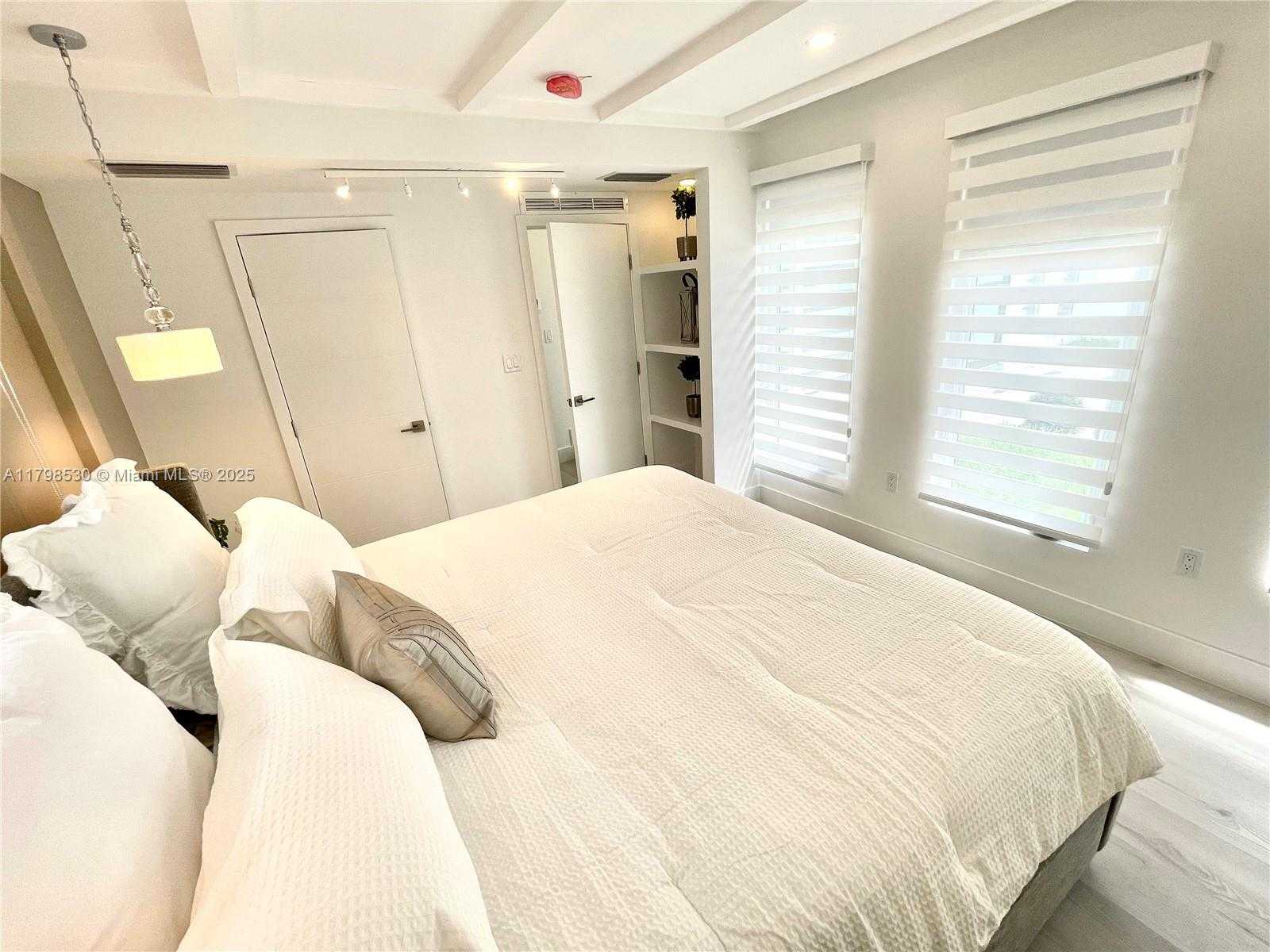 Small Image of 2424 TORTUGAS LN, Fort Lauderdale Number 29