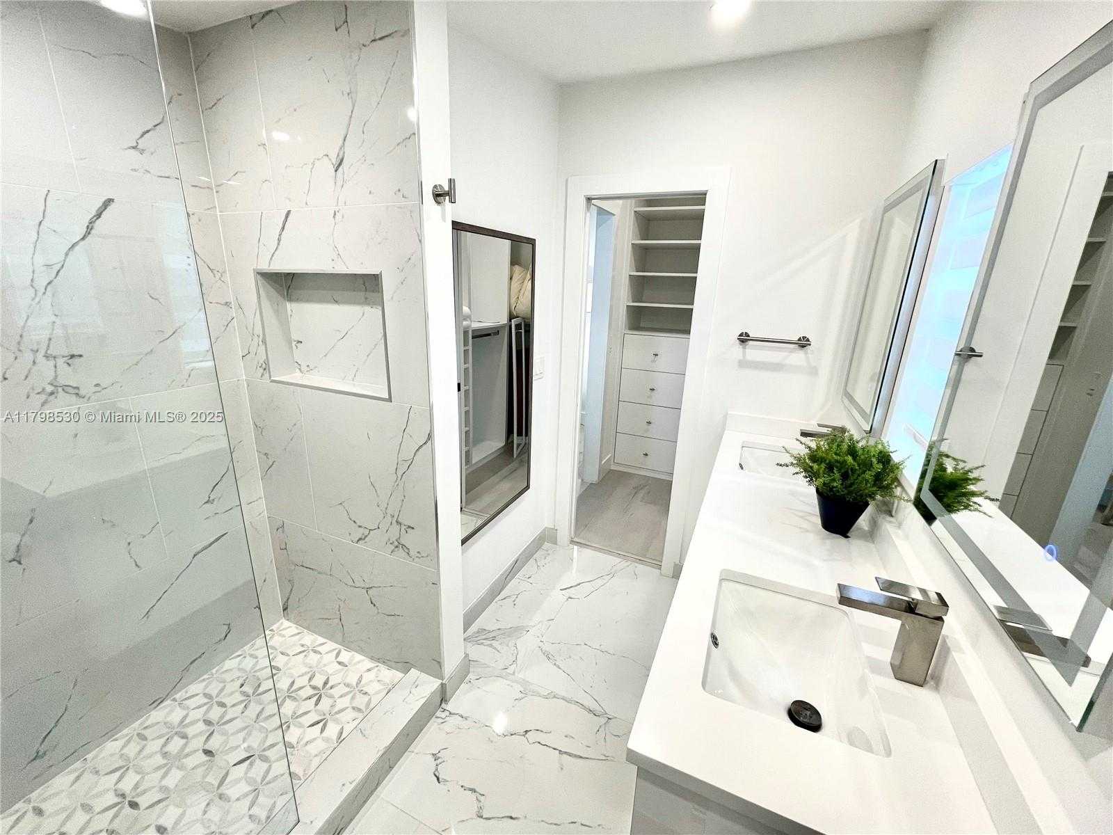 Small Image of 2424 TORTUGAS LN, Fort Lauderdale Number 37