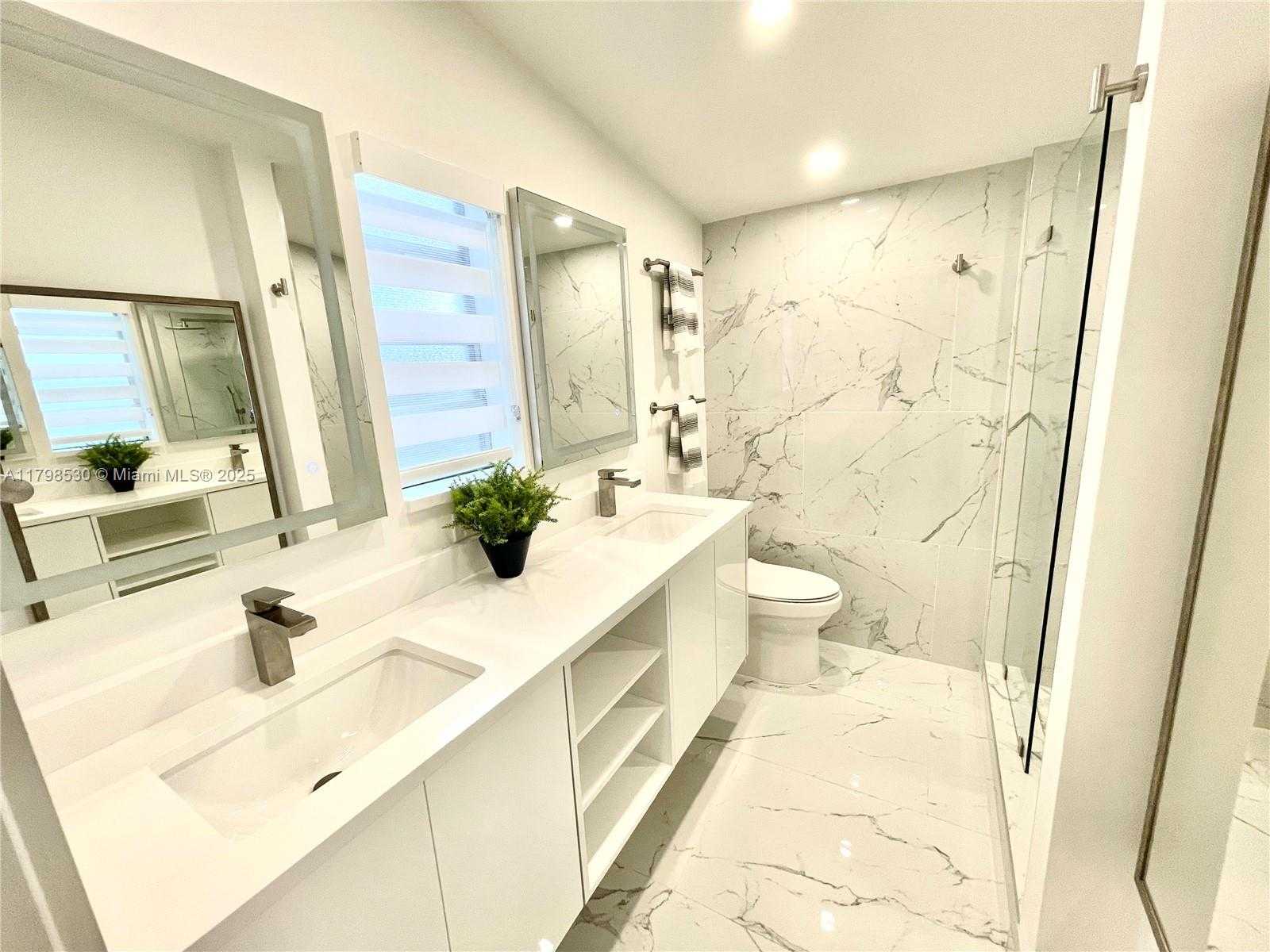 Small Image of 2424 TORTUGAS LN, Fort Lauderdale Number 39