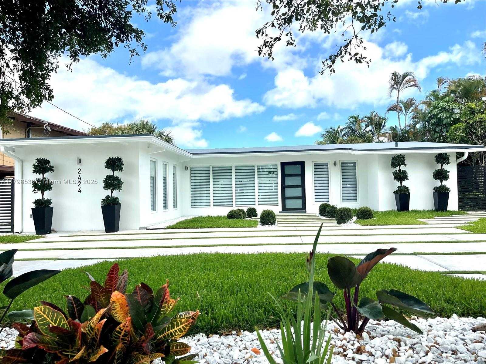 Small Image of 2424 TORTUGAS LN, Fort Lauderdale Number 4