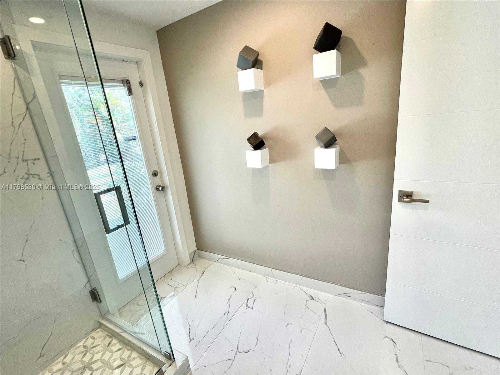 Small Image of 2424 TORTUGAS LN, Fort Lauderdale Number 47