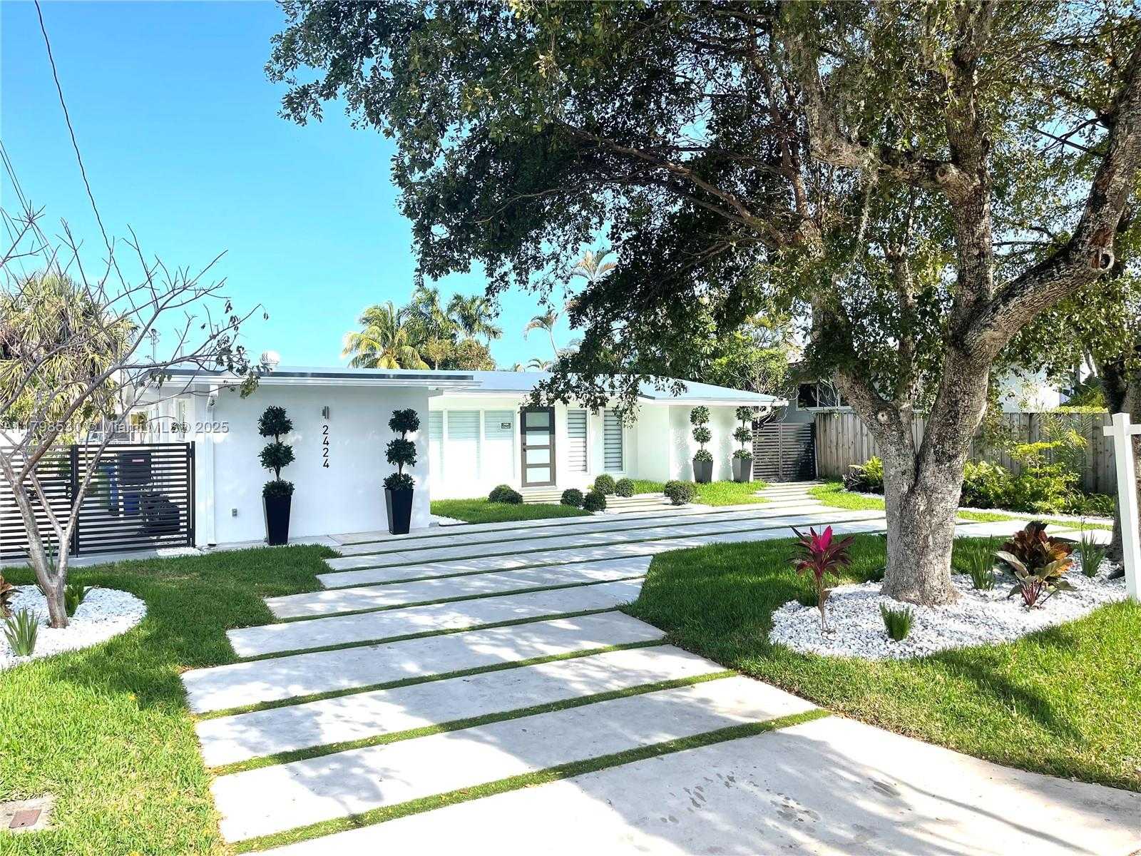 Small Image of 2424 TORTUGAS LN, Fort Lauderdale Number 6