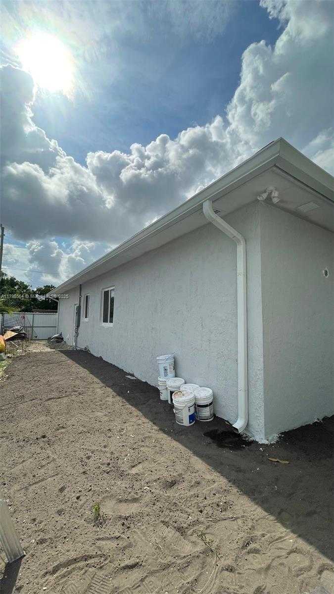 Small Image of 640 SOUTH WEST 12TH AVE, Homestead Number 12