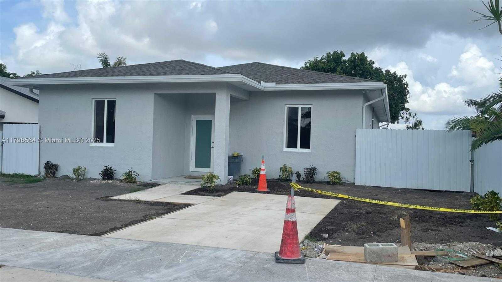 Small Image of 640 SOUTH WEST 12TH AVE, Homestead Number 2