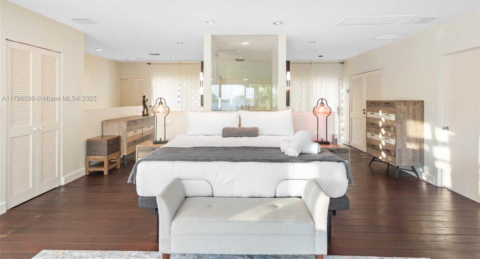 Small Image of 7305 BELLE MEADE ISLAND DR, Miami Number 11