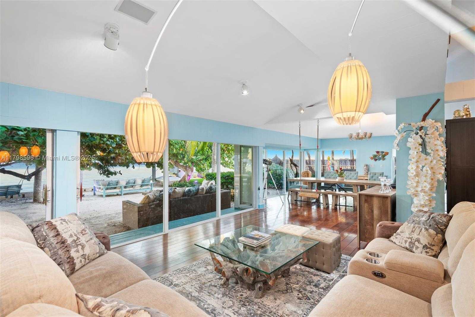 Small Image of 7305 BELLE MEADE ISLAND DR, Miami Number 14