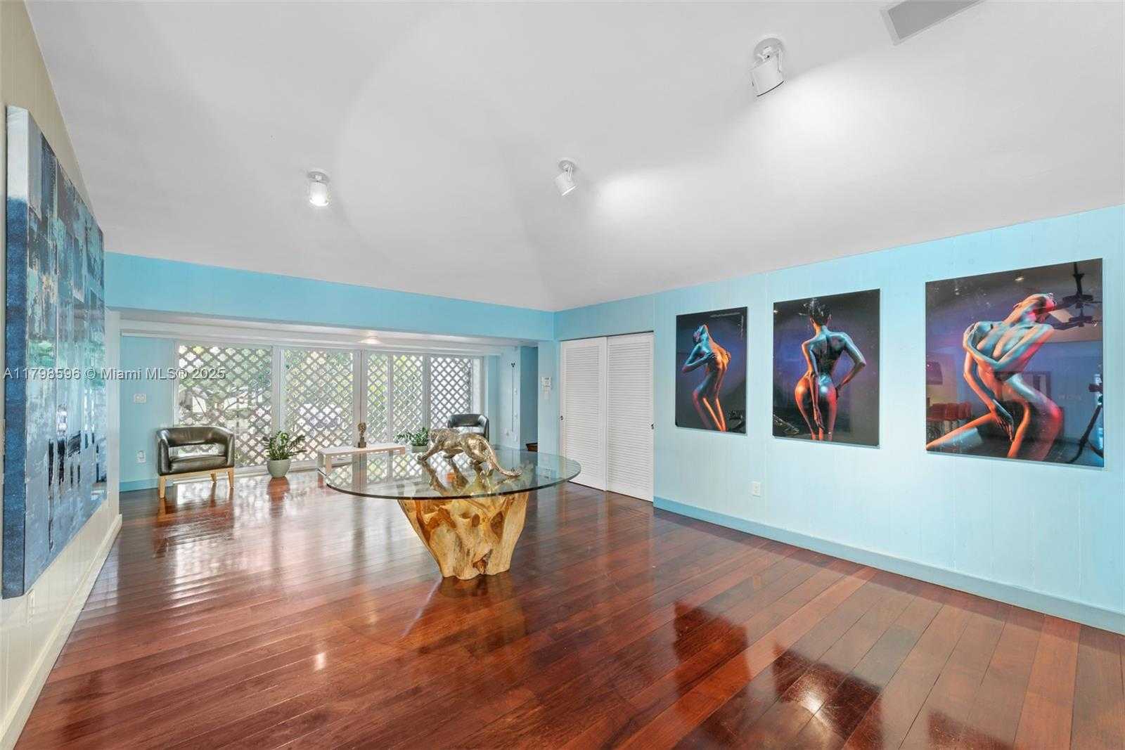 Small Image of 7305 BELLE MEADE ISLAND DR, Miami Number 15