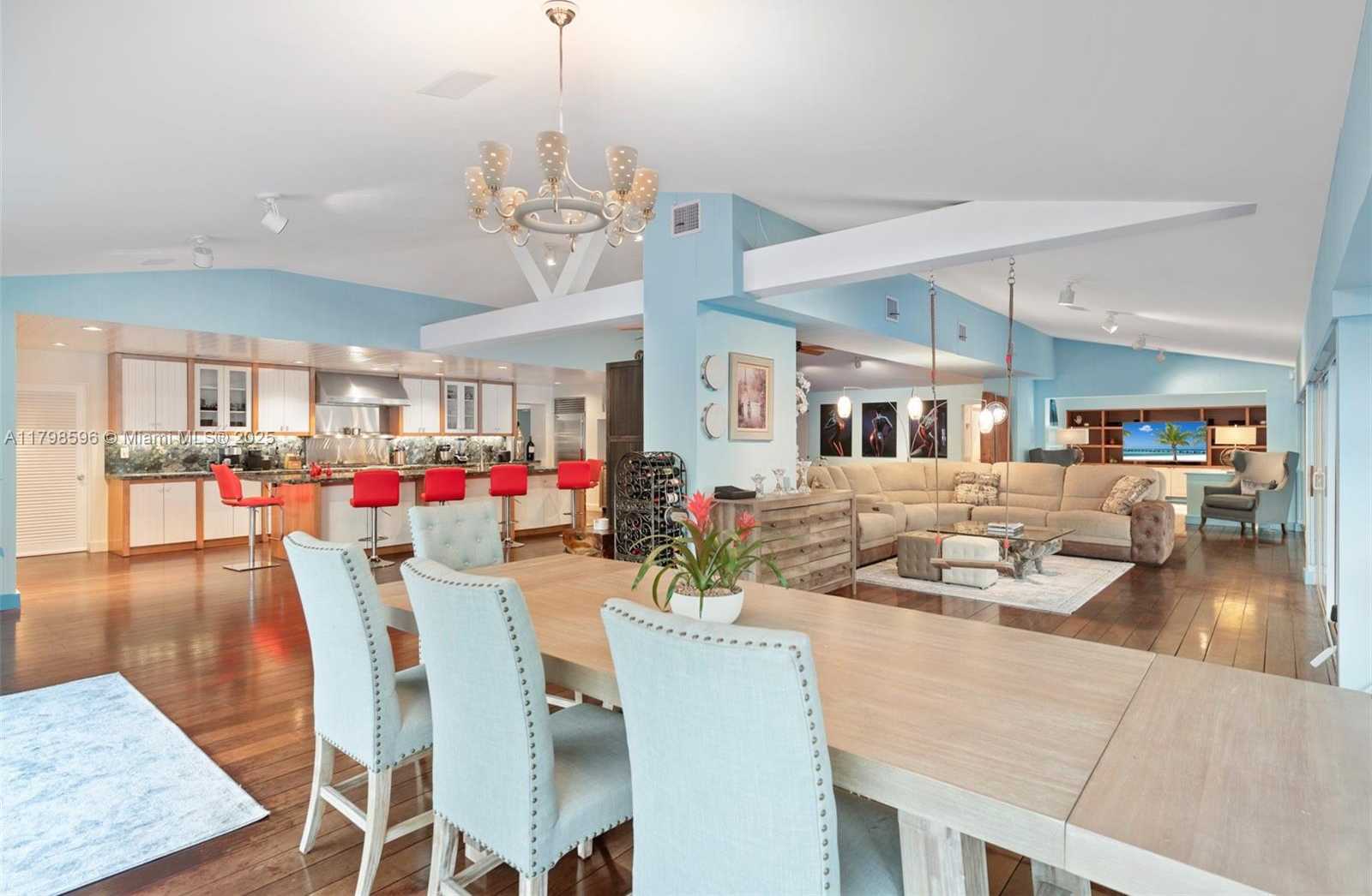 Small Image of 7305 BELLE MEADE ISLAND DR, Miami Number 21