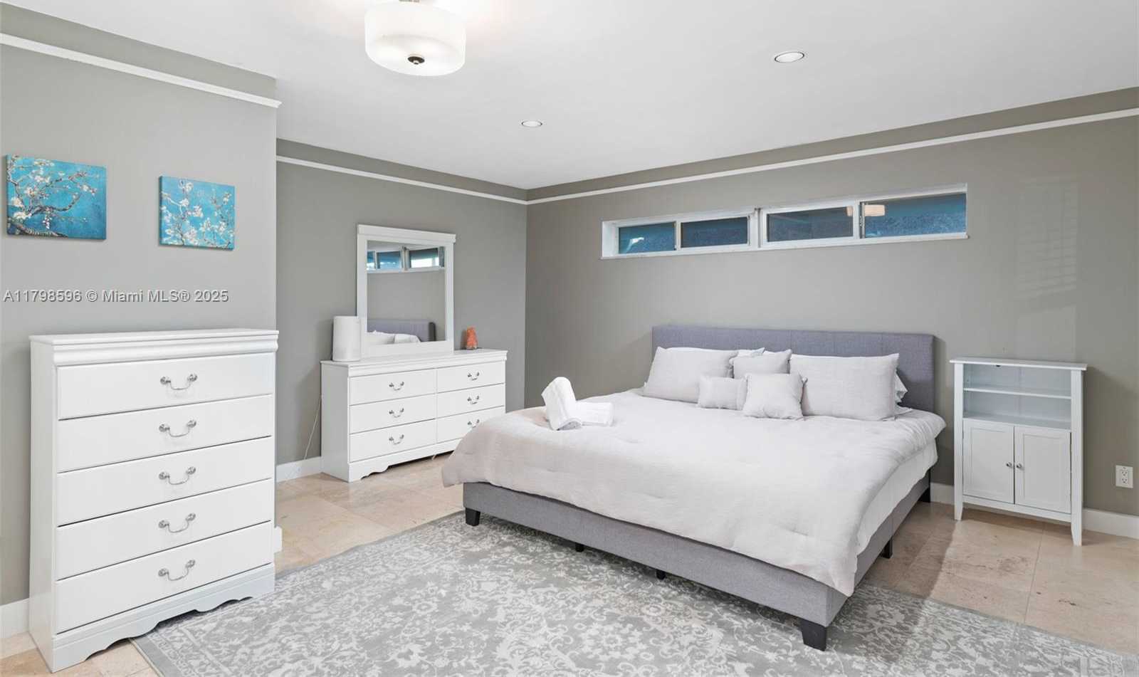 Small Image of 7305 BELLE MEADE ISLAND DR, Miami Number 23