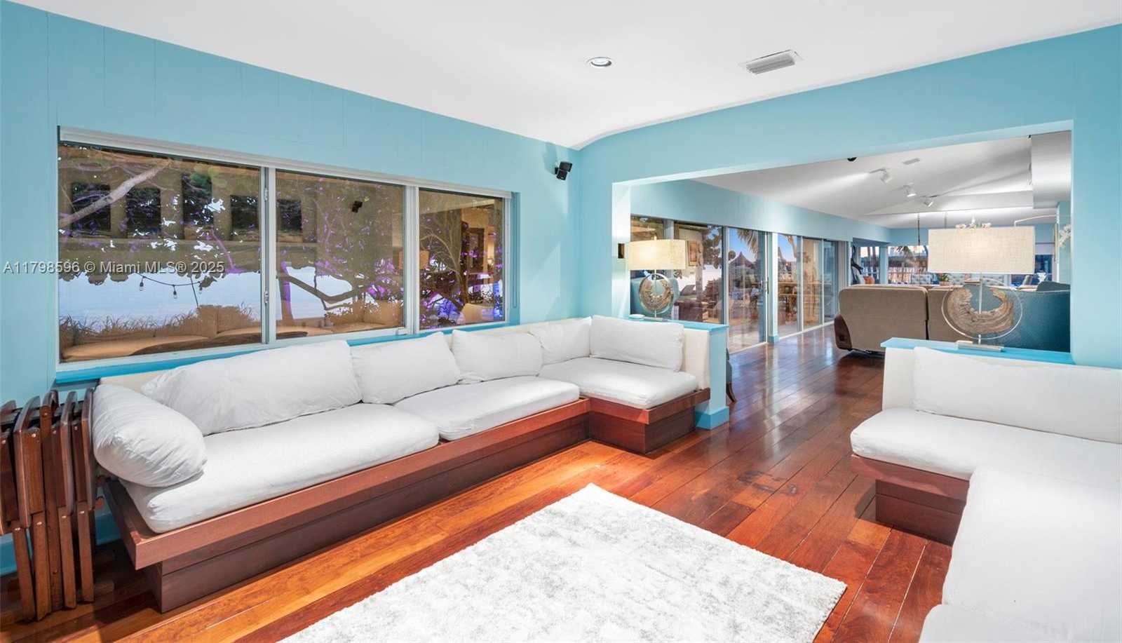 Small Image of 7305 BELLE MEADE ISLAND DR, Miami Number 25