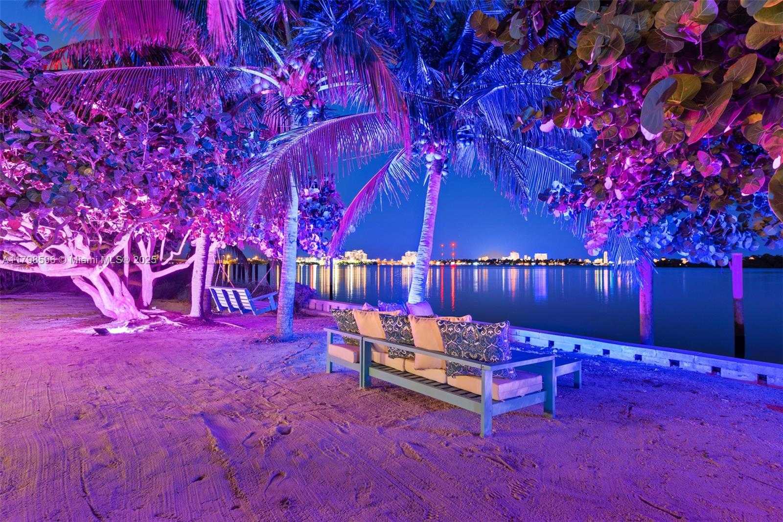 Small Image of 7305 BELLE MEADE ISLAND DR, Miami Number 27