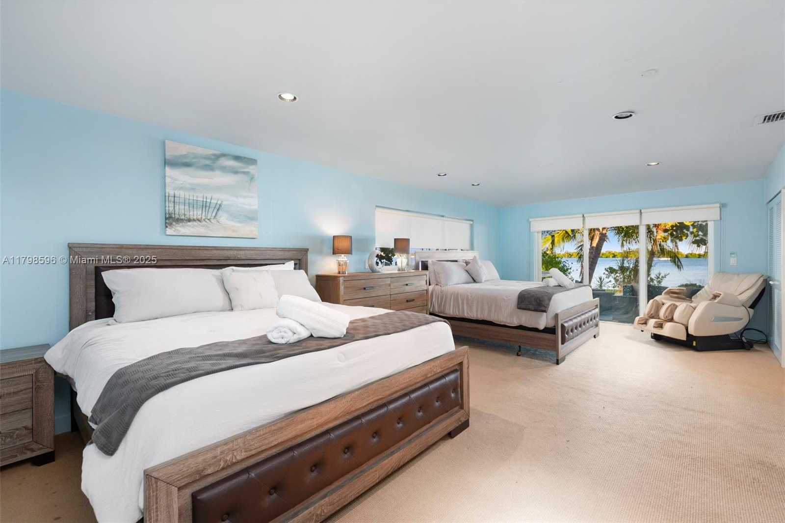 Small Image of 7305 BELLE MEADE ISLAND DR, Miami Number 5