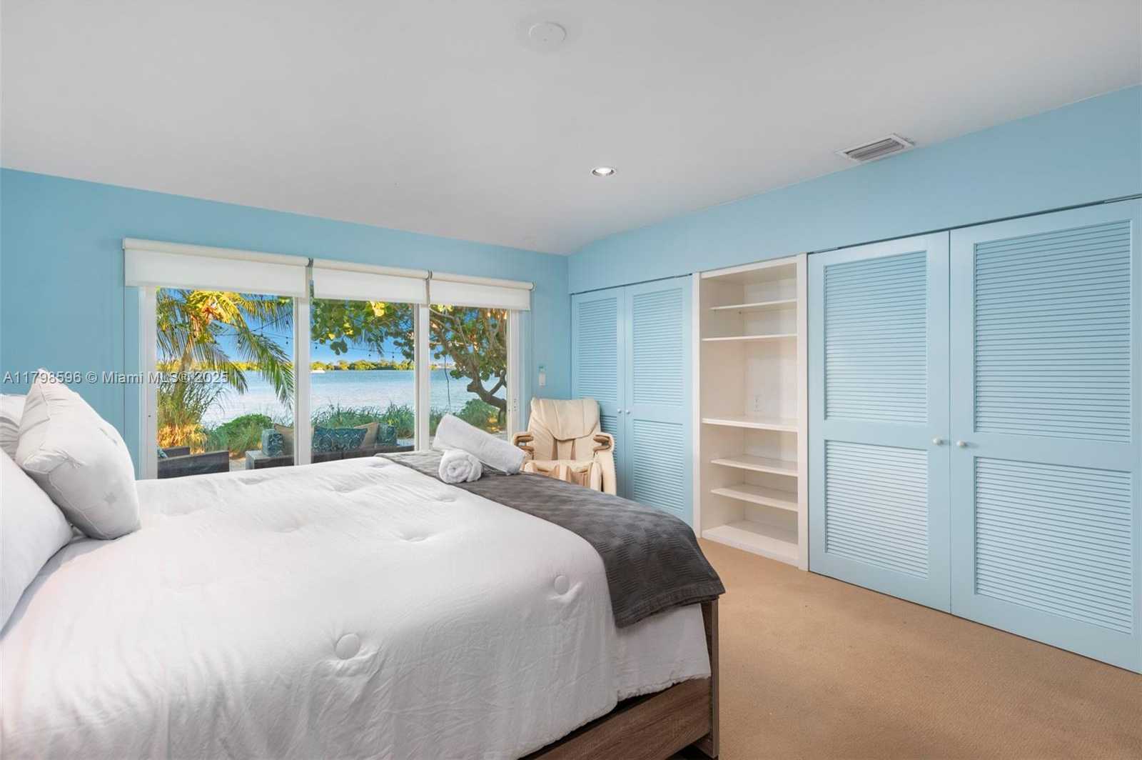 Small Image of 7305 BELLE MEADE ISLAND DR, Miami Number 6