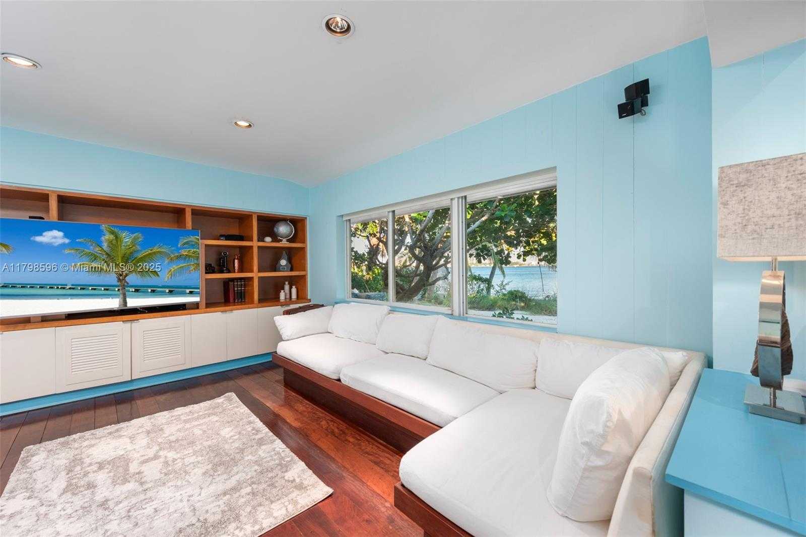 Small Image of 7305 BELLE MEADE ISLAND DR, Miami Number 8