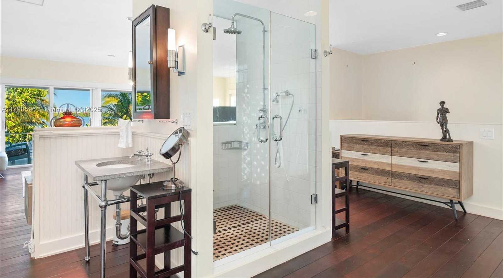 Small Image of 7305 BELLE MEADE ISLAND DR, Miami Number 9