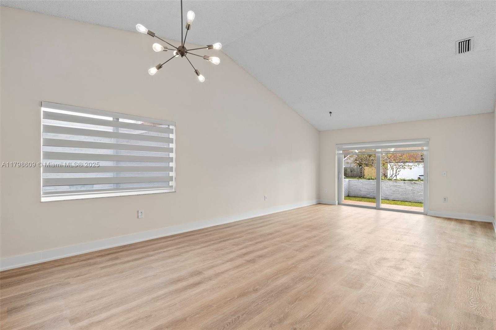 Small Image of 16791 ROYAL POINCIANA DR, Weston Number 10