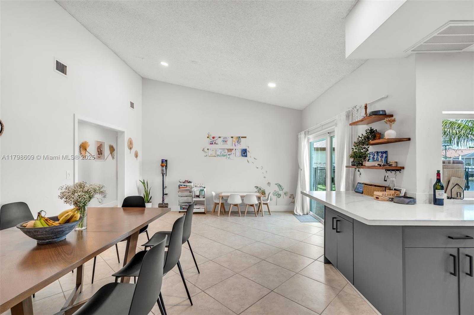 Small Image of 16791 ROYAL POINCIANA DR, Weston Number 14