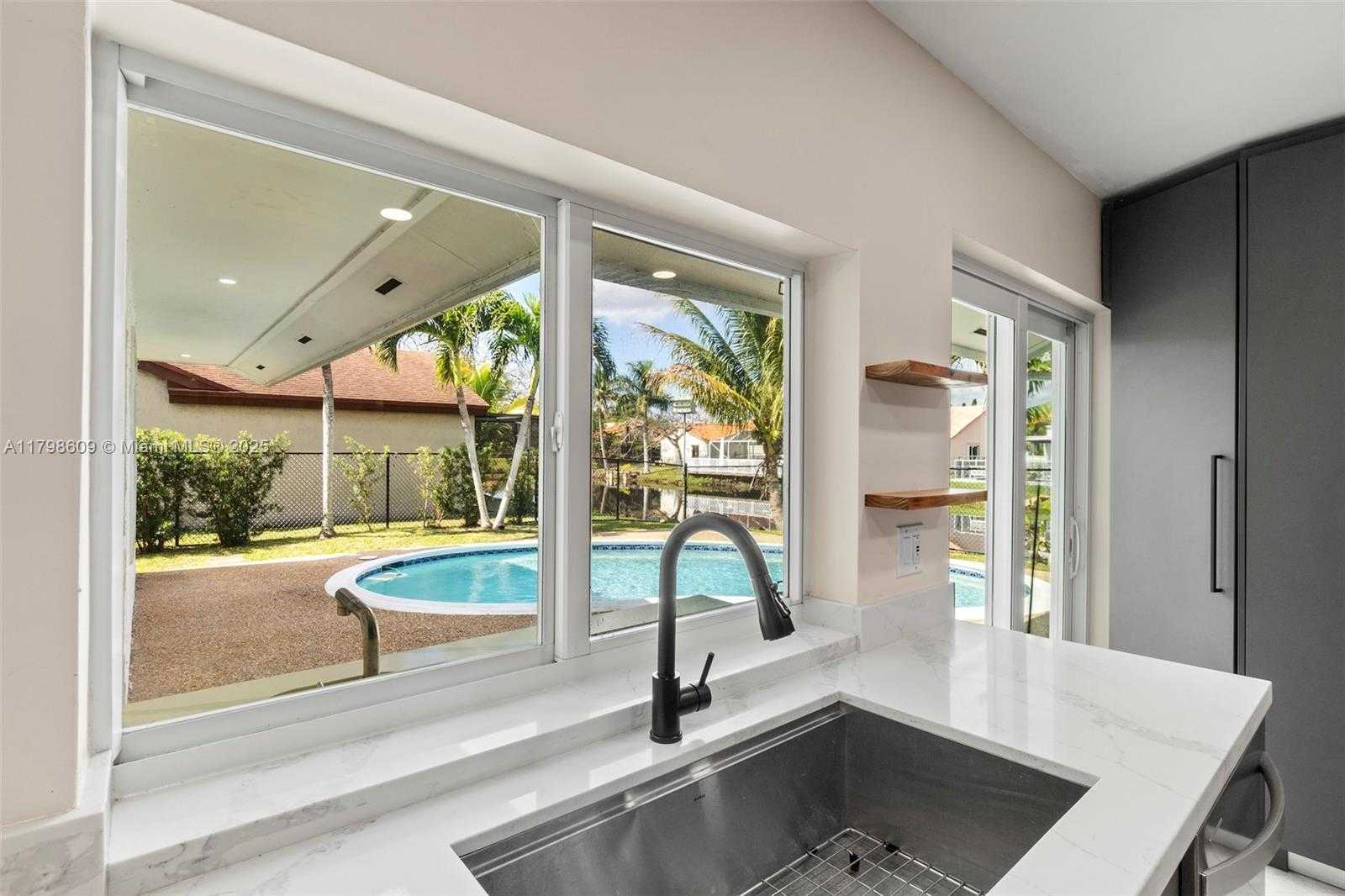 Small Image of 16791 ROYAL POINCIANA DR, Weston Number 20