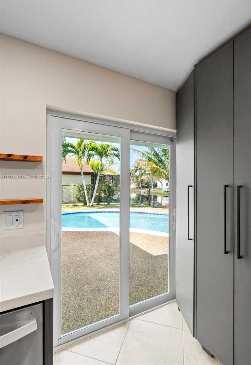 Small Image of 16791 ROYAL POINCIANA DR, Weston Number 21