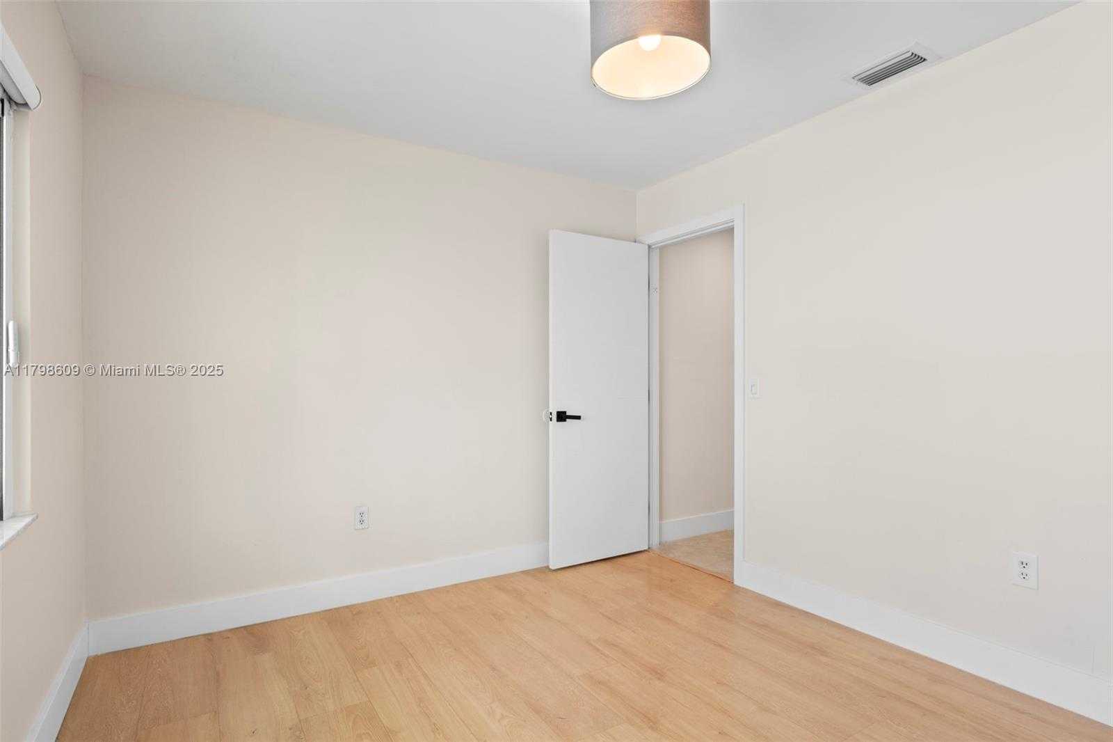 Small Image of 16791 ROYAL POINCIANA DR, Weston Number 25