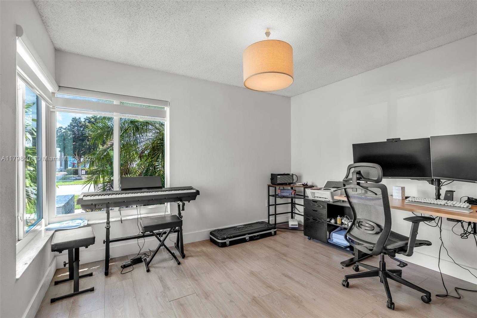 Small Image of 16791 ROYAL POINCIANA DR, Weston Number 27